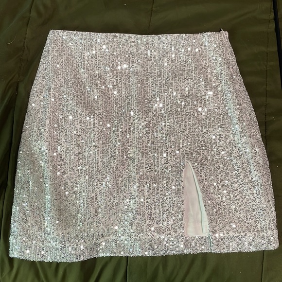 Criss Cross Tie Back Sequin Tee & Skirt with Slit Set - Picture 8 of 11